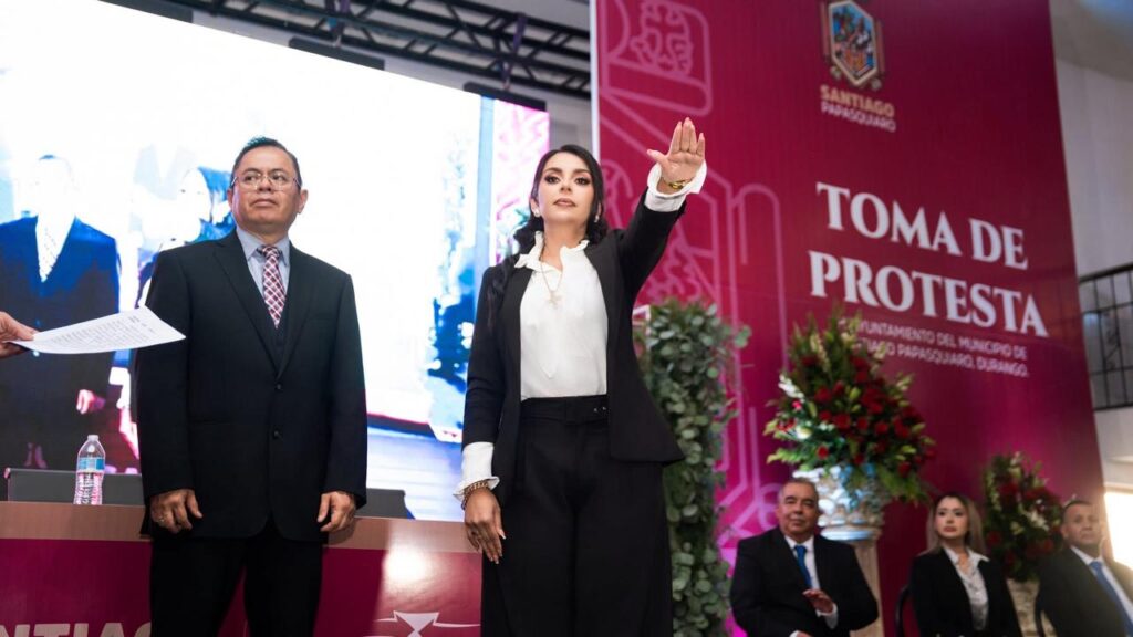 Karen Pérez hace historia: Primera mujer en asumir la presidencia municipal de Santiago