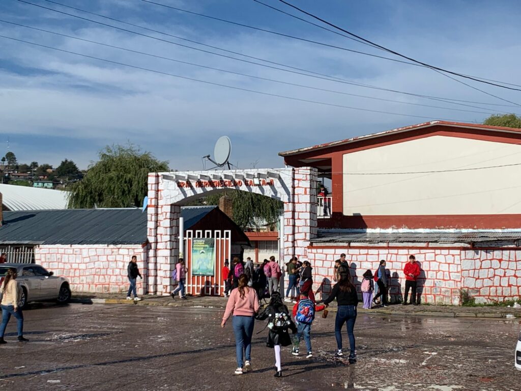 Regresan a clases miles de estudiantes en Pueblo Nuevo