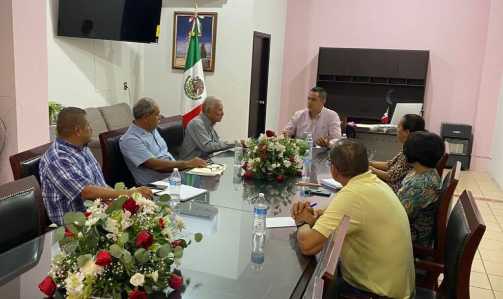 Comité de festejos cívicos y socioculturales se reúnen con el presidente César Salas