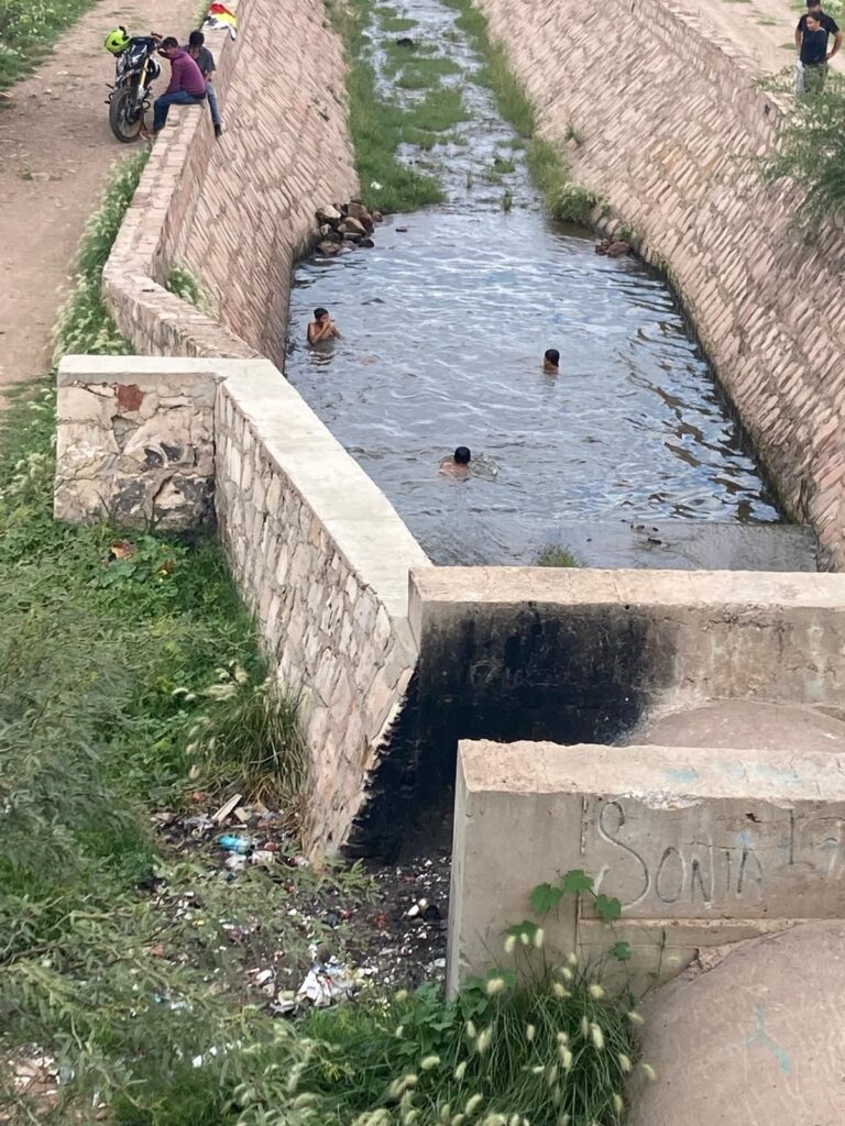 Pide PC no arriesgar la vida al meterse a canales y ríos