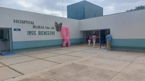 Automóvil contra tráiler dejó a abuelitos y nieto heridos