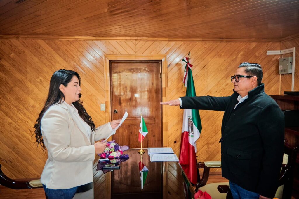 Toma protesta alcaldesa a nuevos directores