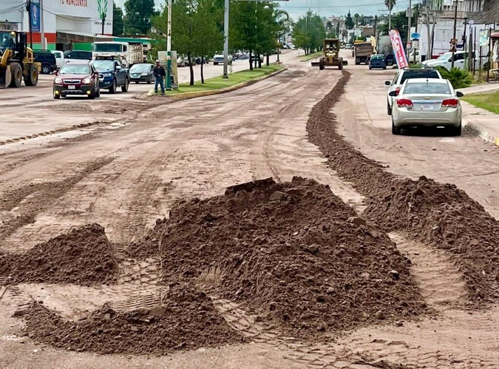 Deslaves por lluvias afectan vialidades en Santiago; intensifican labores de limpieza