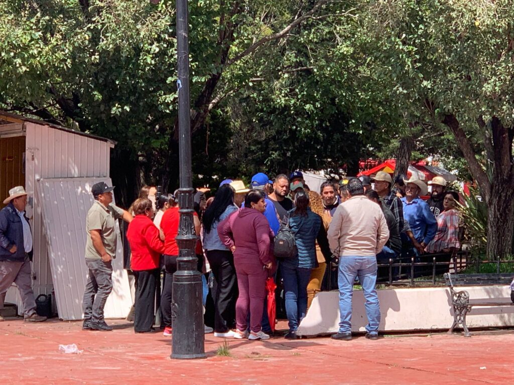 Exigen extrabajadores liquidaciones justas tras despidos masivos