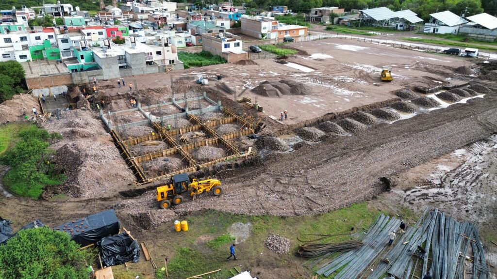 Avanza construcción del nuevo Hospital General de Santiago Papasquiaro pese a lluvias