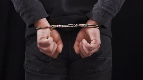 Por agredir a su mamá el juez lo sentencia