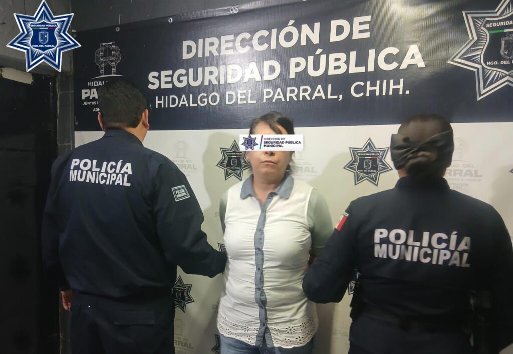 Detienen a mujer por presunto daño a vehículo en la Col. Centro