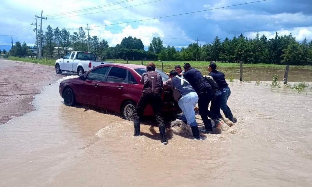 Atienden afectaciones por lluvias en colonias menonitas y poblados de Nuevo Ideal
