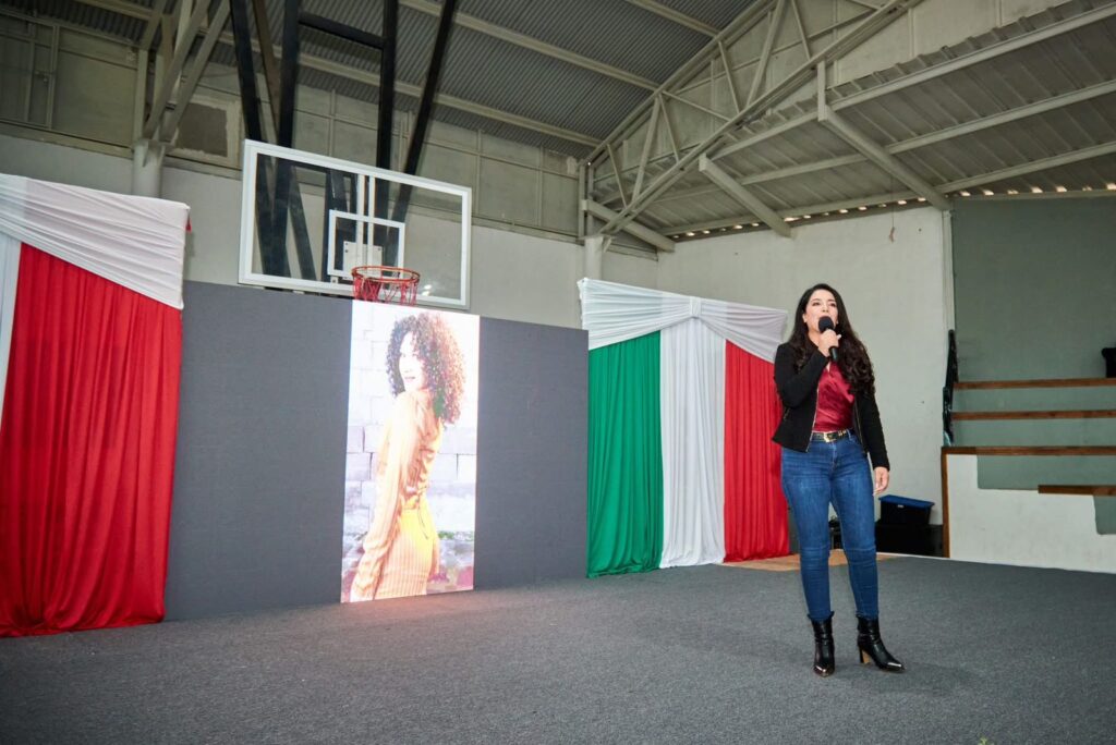 Presentan candidatas a reina de las fiestas patrias