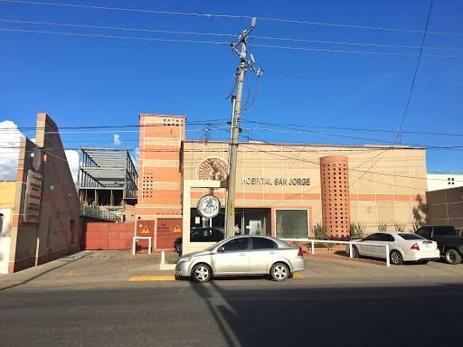 Empresario grave al accidentarse en cuatrimoto
