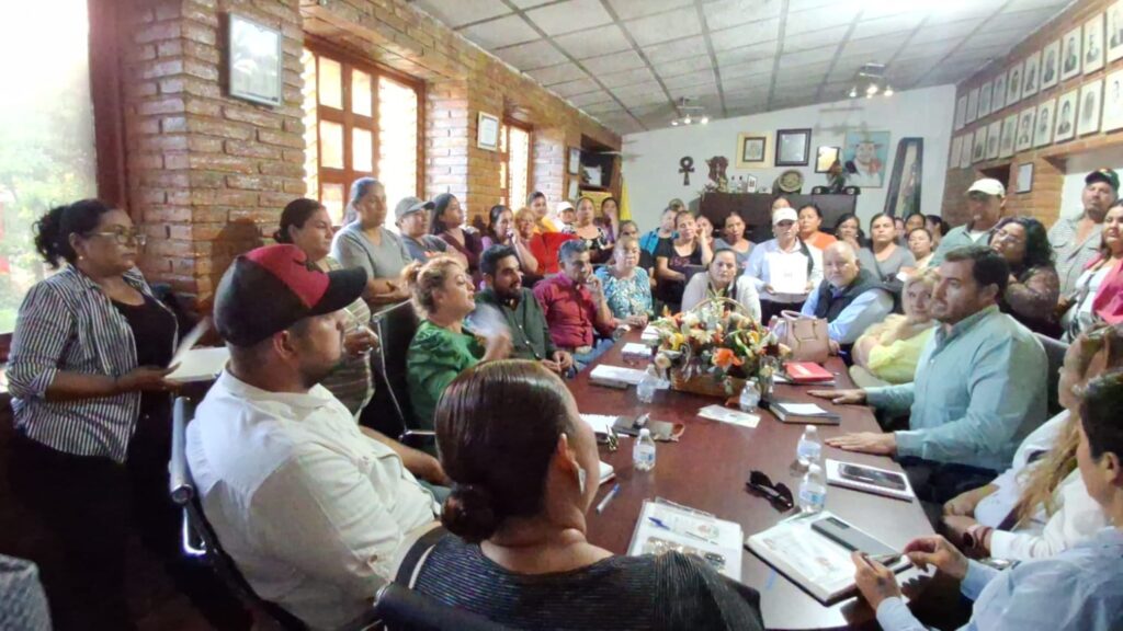 Fortalecen trabajo en equipo y aprueban apoyo para comunidades de Nombre de Dios