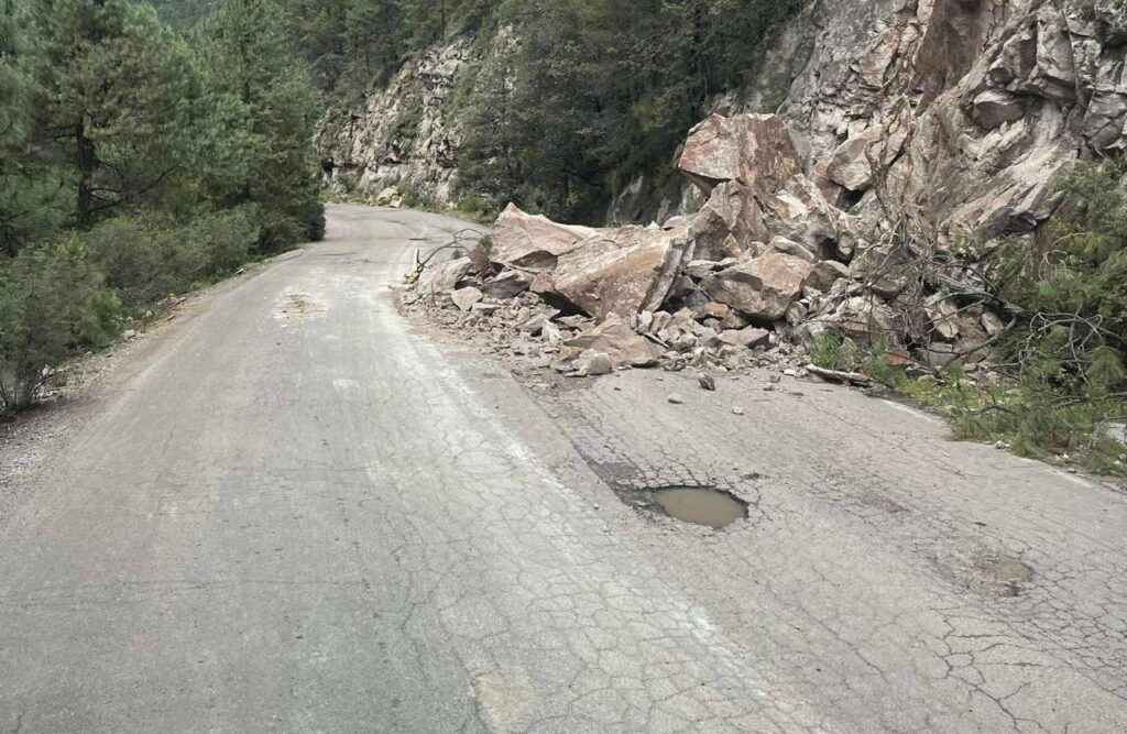 Carretera entre Altares y Ciénega de Nuestra Señora en total abandono