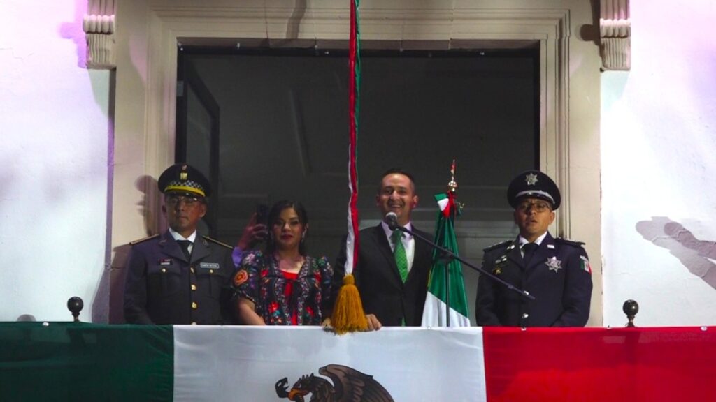 César Salas realiza con gran fervor su primer Grito de Independencia