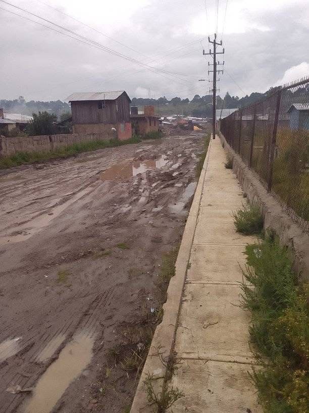 Vecinos de la colonia El Brillante denuncian calles en mal estado