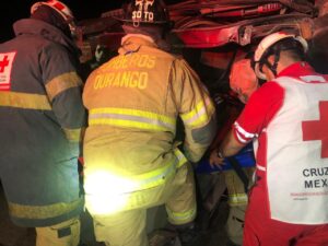 Sobrevive una persona tras volcadura de madrugada