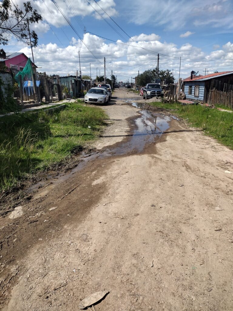 Vecinos de la colonia San Francisco piden pavimentación de calles deterioradas