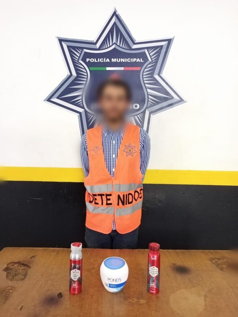 Roba en centro comercial y lo atrapa la policía