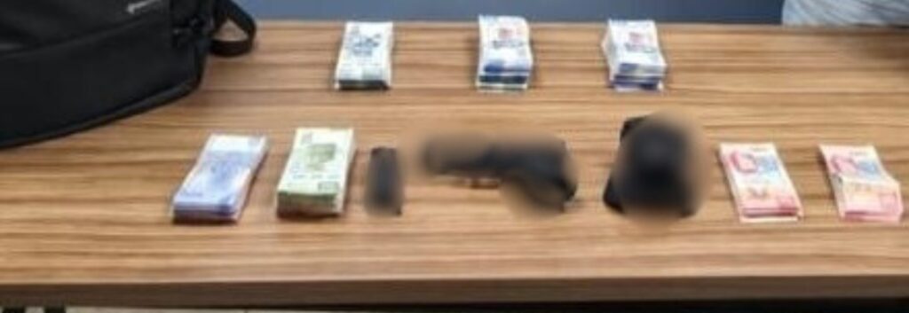 Federales lo agarran armado y con mucho dinero