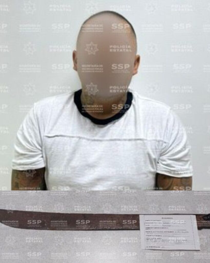 Agrede con machete y corre de la casa a su mamá