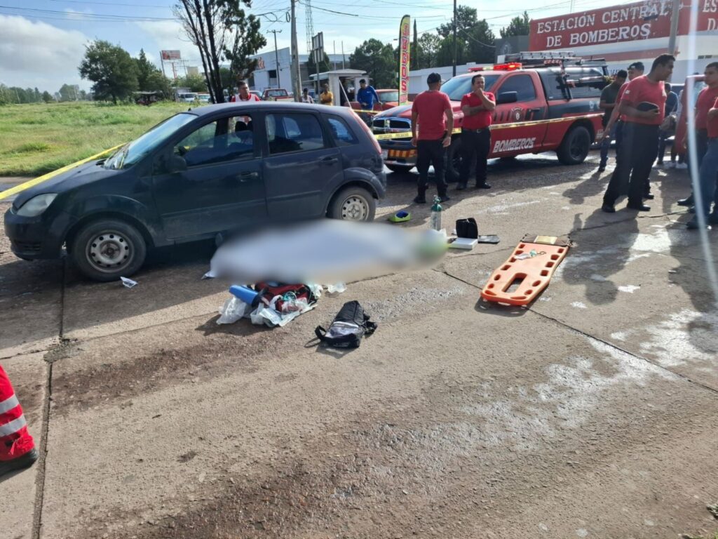 Dentro de su auto lo hallan sin vida