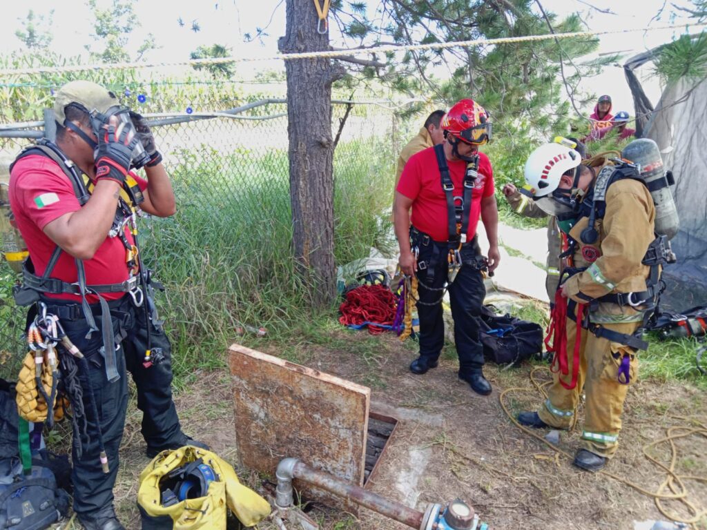 Rescatan los cuerpos de la pareja que falleció en un pozo