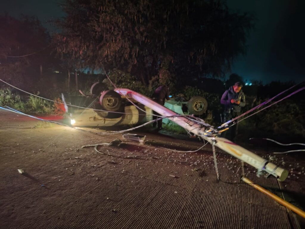 Pierde la vida uno de los jóvenes accidentados en la madrugada