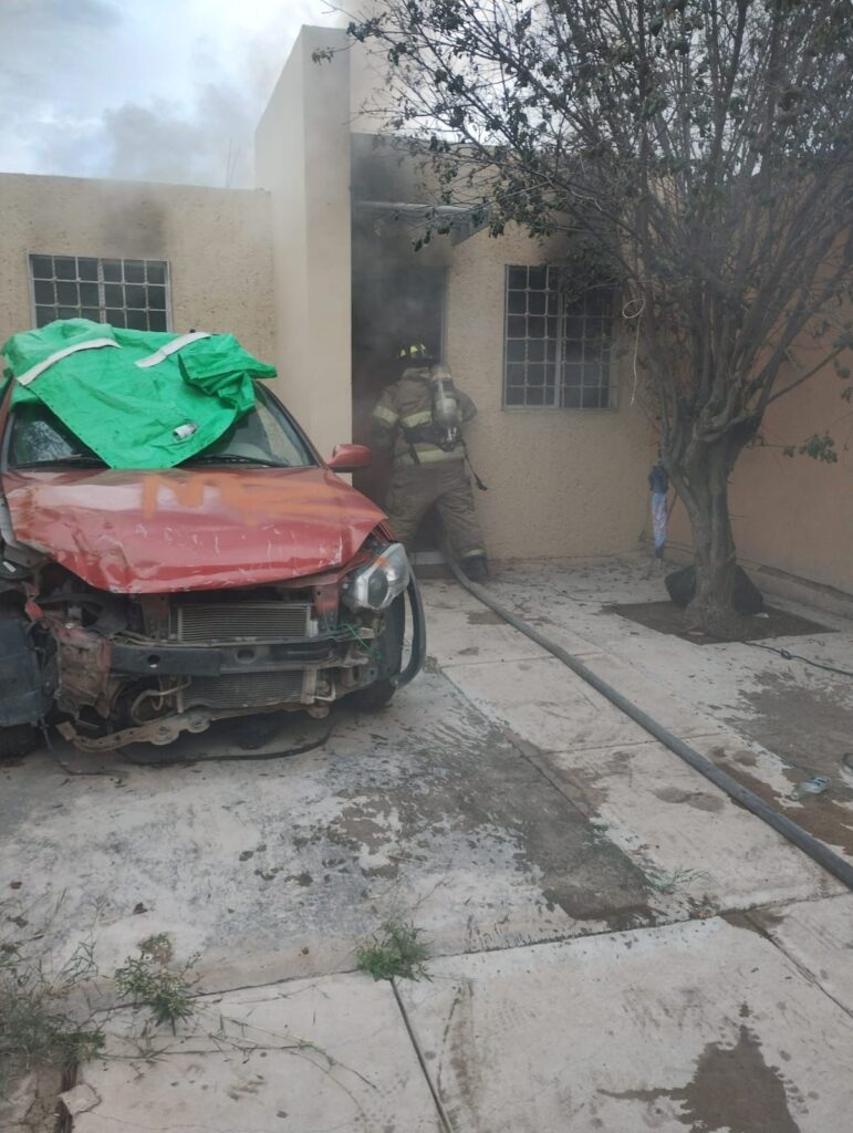 Bomberos salvaron de incendio a un joven