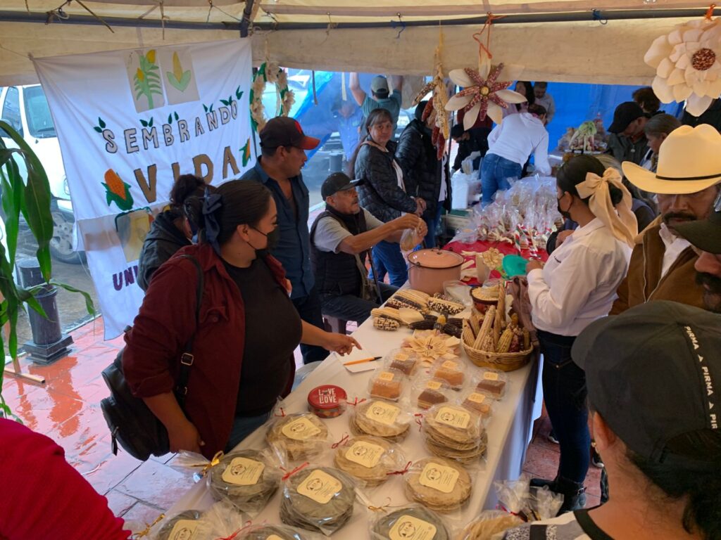 Presentan productos derivados del maíz