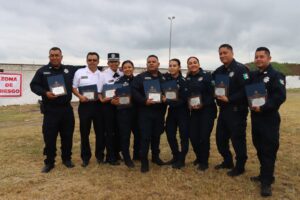 Reconocen a policías estatales y penitenciarios por años de servicio