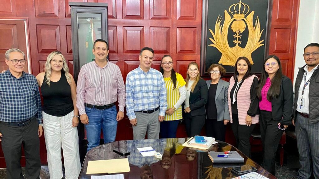 César Salas, gestiona con regidores laboratorio de análisis clínicos para Centro de Salud