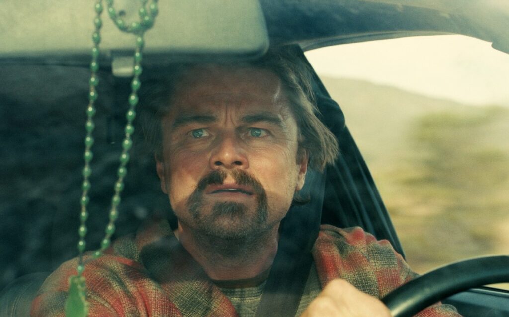 Leonardo DiCaprio en una sátira sobre el caos social con ‘One Battle After Another’