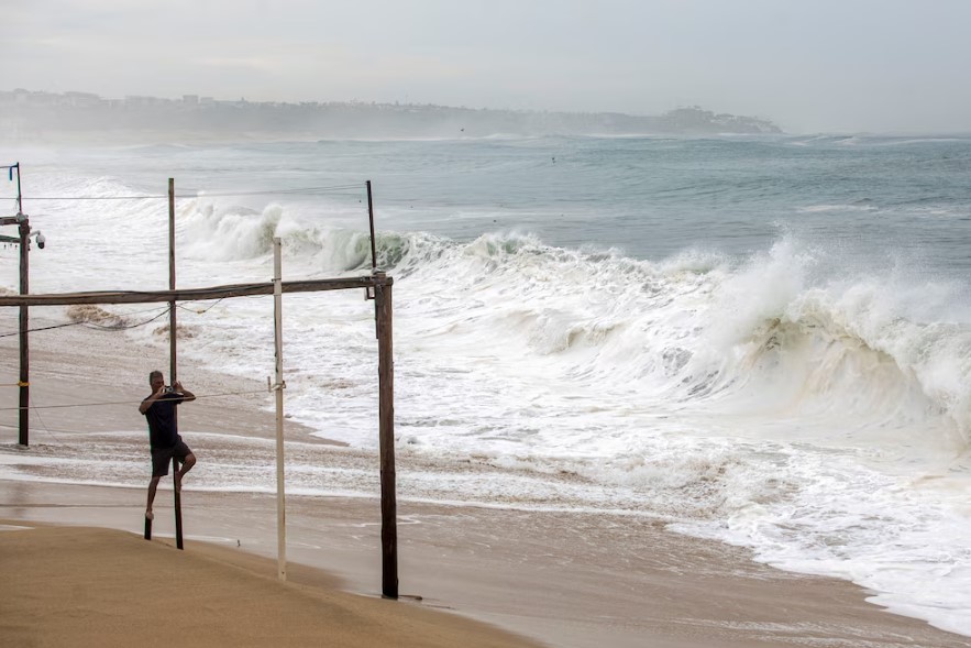 Huracán Lorena pone en alerta a la costa del Pacífico: Podría tocar tierra en Baja California Sur
