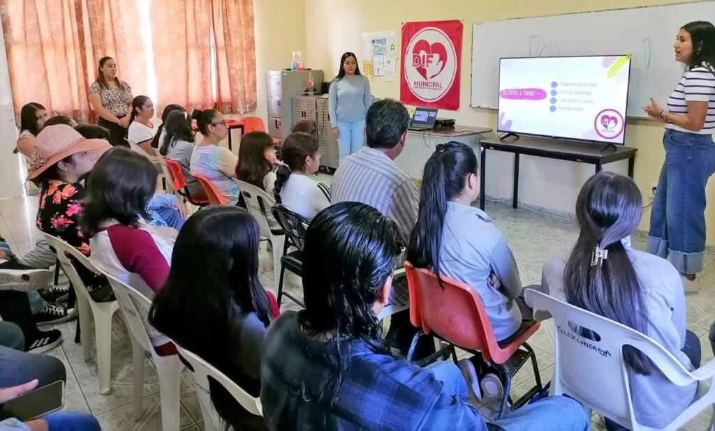 DIF Santiago imparte talleres sobre prevención de violencia y maltrato a NNA
