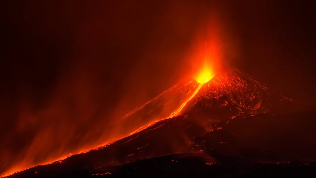 Etna en acción: el volcán europeo más peligroso vuelve a rugir