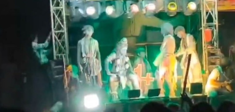 VIDEO: Actor muere electrocutado frente al público: tragedia en plena obra religiosa