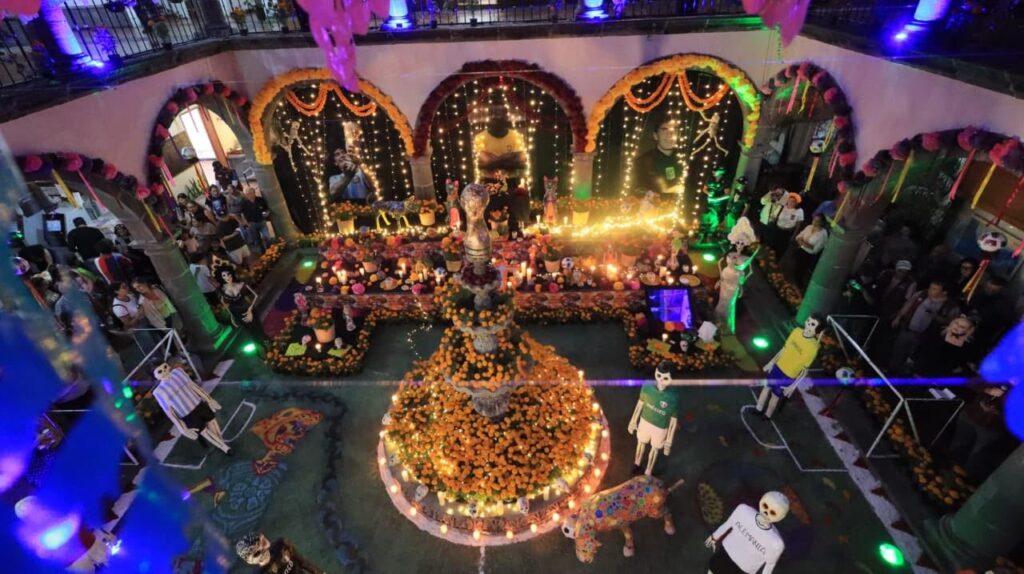 Tlaquepaque le pone gol a la tradición: un altar de muertos para el Rey Pelé