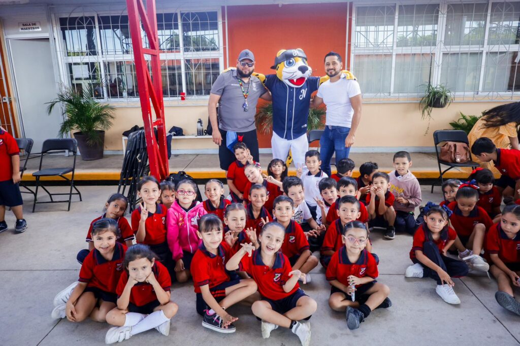 Jaguares de Nayarit acercan el beisbol profesional a las escuelas nayaritas