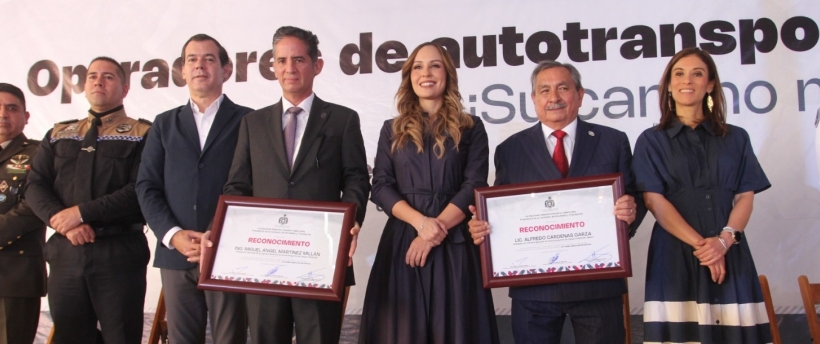 Reconocen a operadores de carga pesada por su compromiso y trayectoria