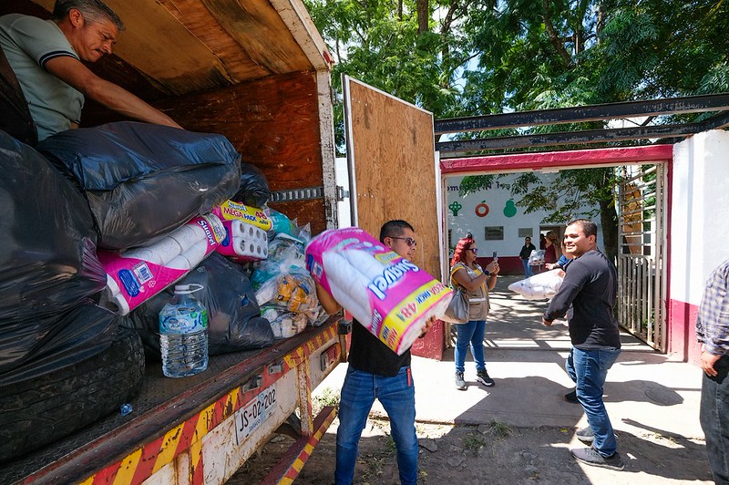 Entrega DIF Jalisco apoyos a familias afectadas por el temporal en Tototlán