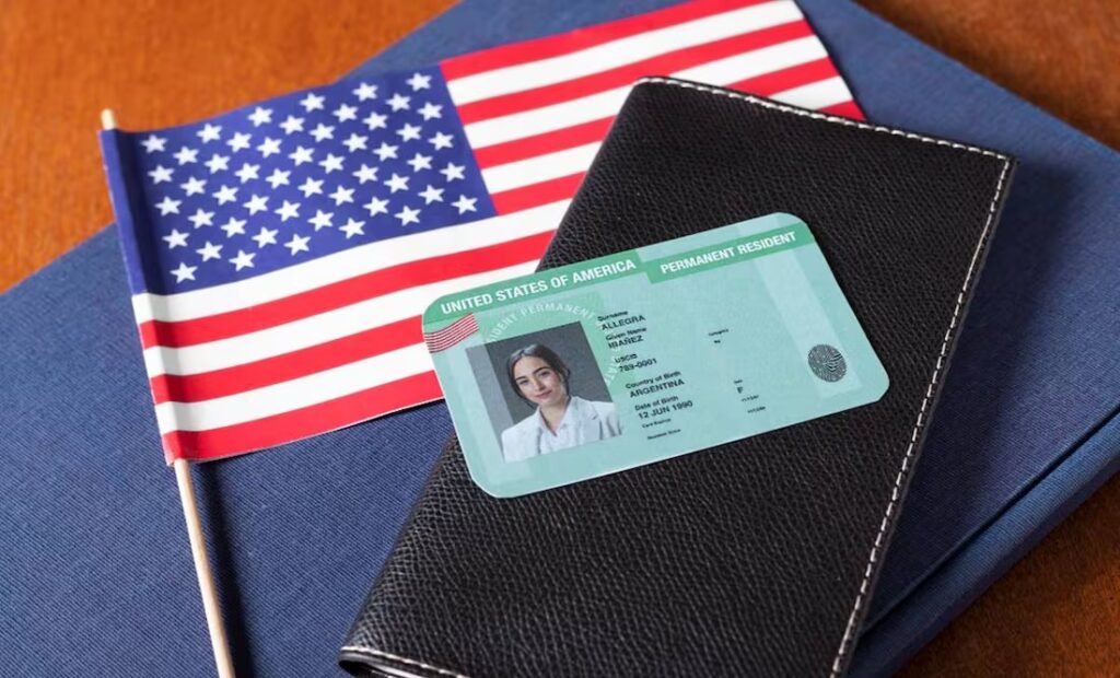 Estados Unidos aplica nuevo examen de ciudadanía más difícil y extenso