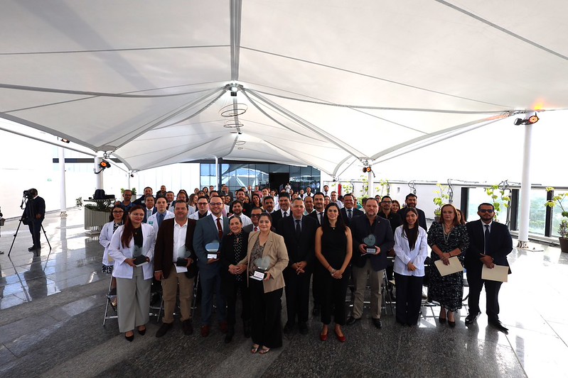 Zapopan reconoce la entrega y vocación del personal médico en su día