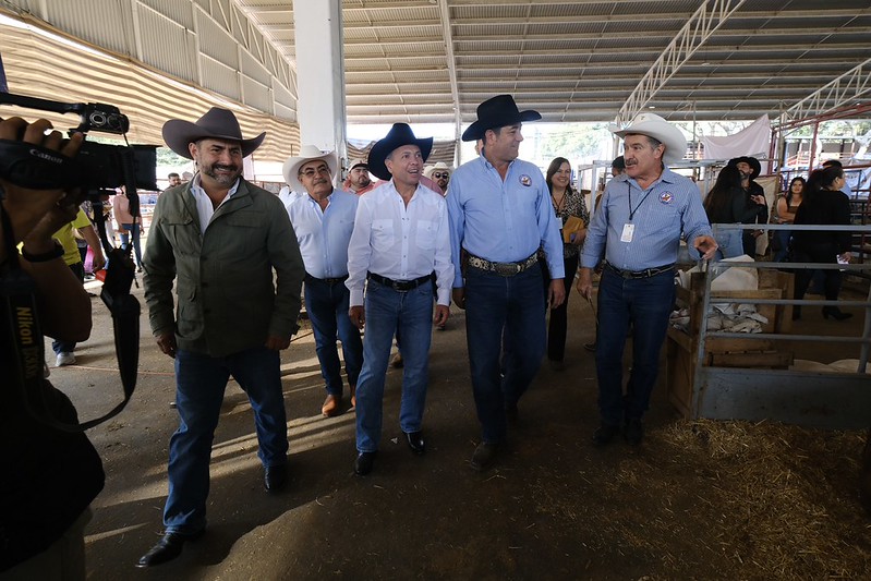 Pablo Lemus refrenda apoyo al campo jalisciense durante recorrido por la Expo Ganadera Jalisco 2025