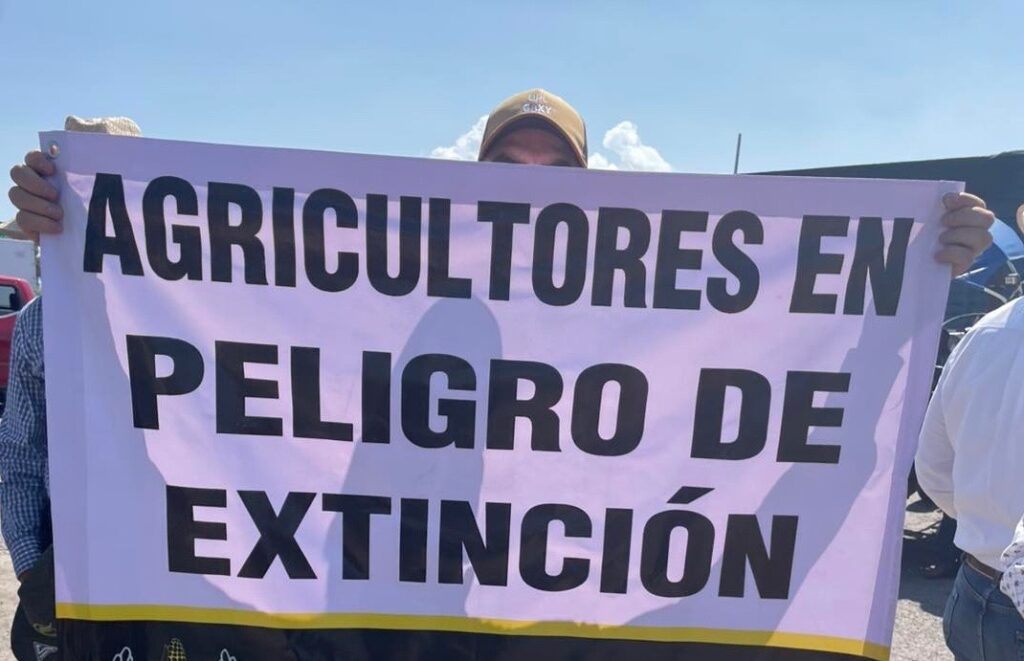 Productores de maíz mantienen bloqueos y permiten paso intermitente