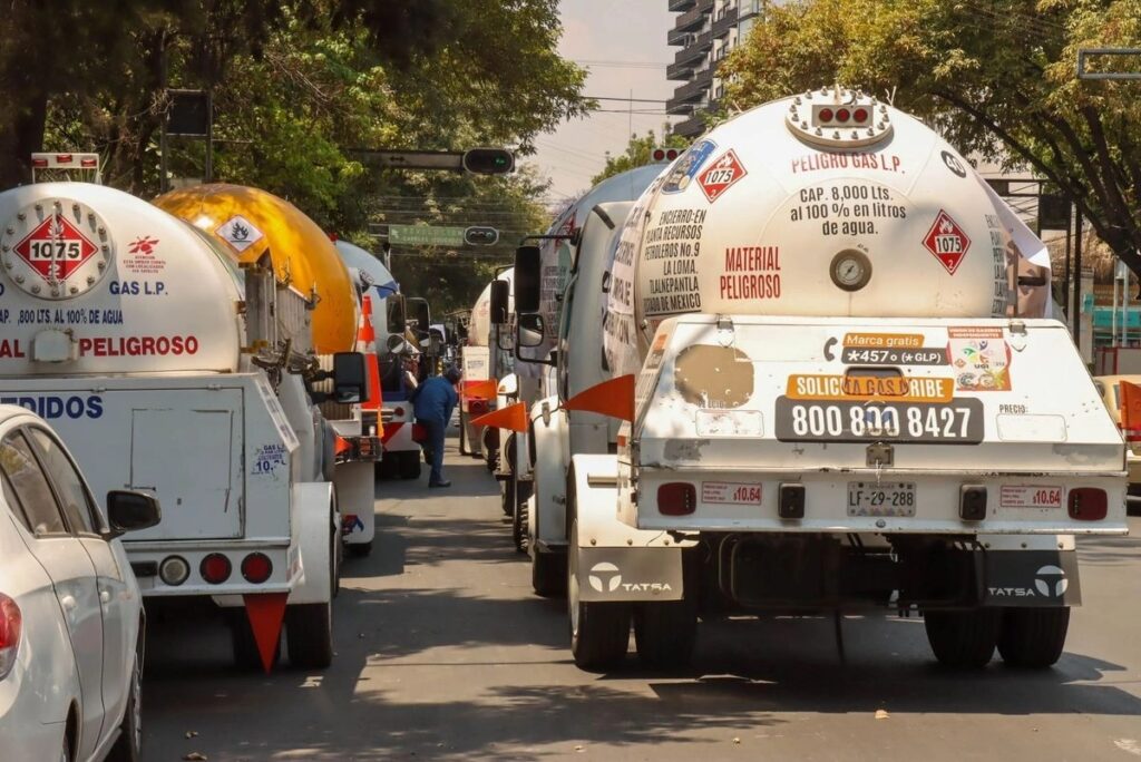 Sheinbaum presenta nuevas medidas para transporte de gas LP tras explosión de pipa en Iztapalapa