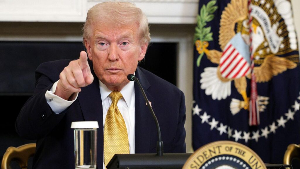 Trump eleva aranceles a Canadá en 10% tras disputa por uso de discurso de Reagan