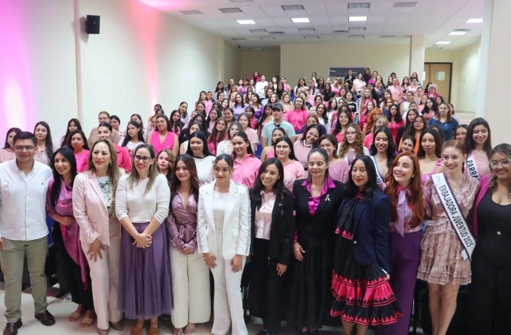 Impulsa Ichijuv el liderazgo femenino en el Encuentro de Mujeres Líderes en Parral