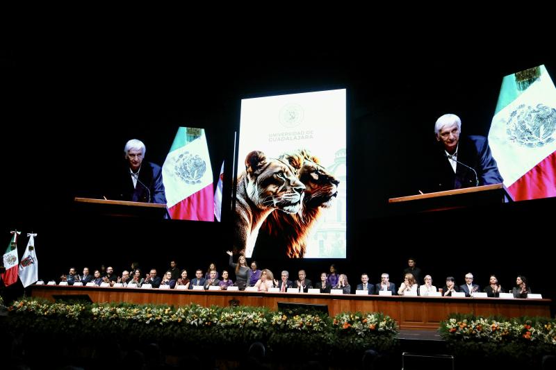 UdeG reconoce la trayectoria de 527 trabajadores con más de 35 años de servicio