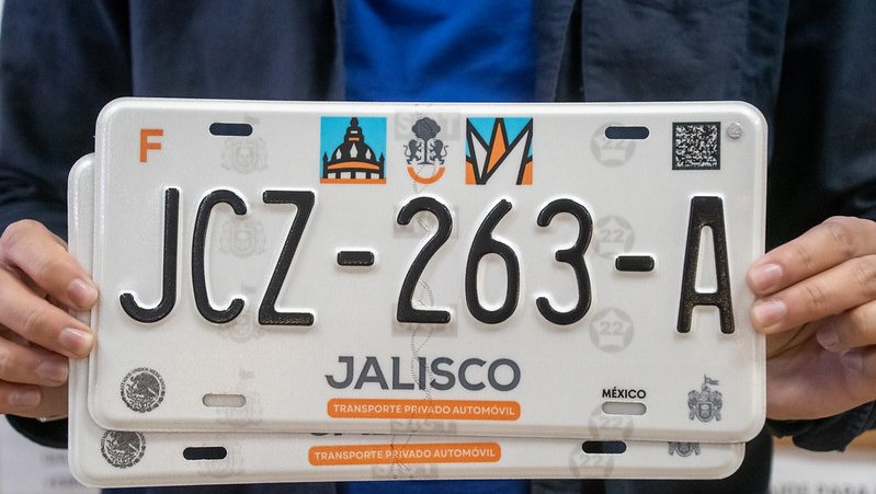 Quienes no hagan el canje de placas en Jalisco enfrentarán multa y pago de placas en 2026