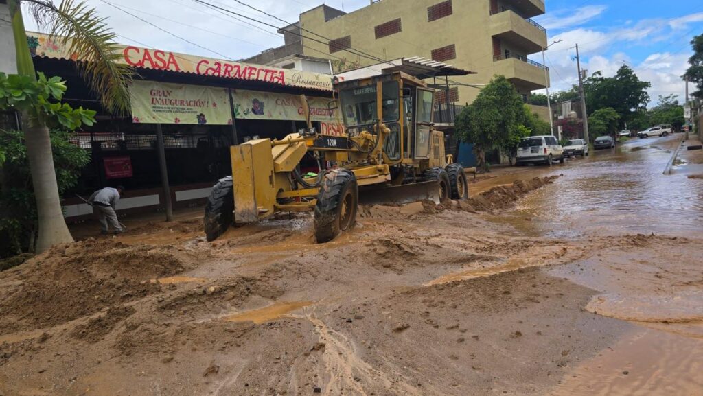 Avanza 70% la limpieza y recuperación tras la tormenta e inundaciones en Puerto Vallarta