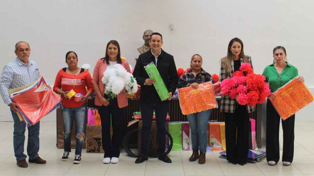 Realizan entrega de material a bibliotecas de Vicente Guerrero